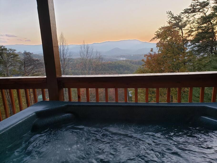 Yogi'S Den: Breathtaking Views! 3 Min To Dollywood, On 1 Acre! Villa เซอเวียร์วีล ภายนอก รูปภาพ