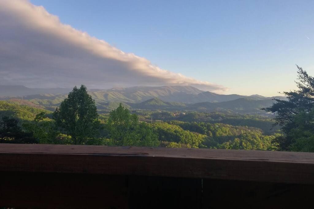 Yogi'S Den: Breathtaking Views! 3 Min To Dollywood, On 1 Acre! Villa เซอเวียร์วีล ภายนอก รูปภาพ